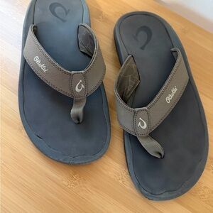 OluKai Black and Brown Men's Thong Sandals